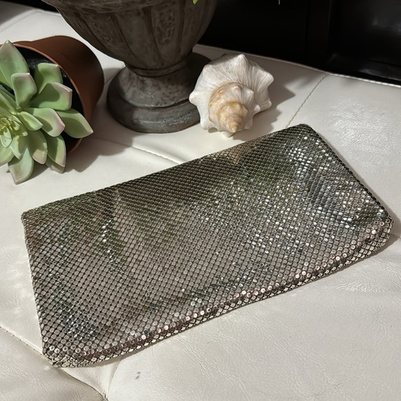 Vintage Whiting & Davis Co. Clutch-Silver-Flap Snap Closure-Made in the USA - Picture 7 of 16
